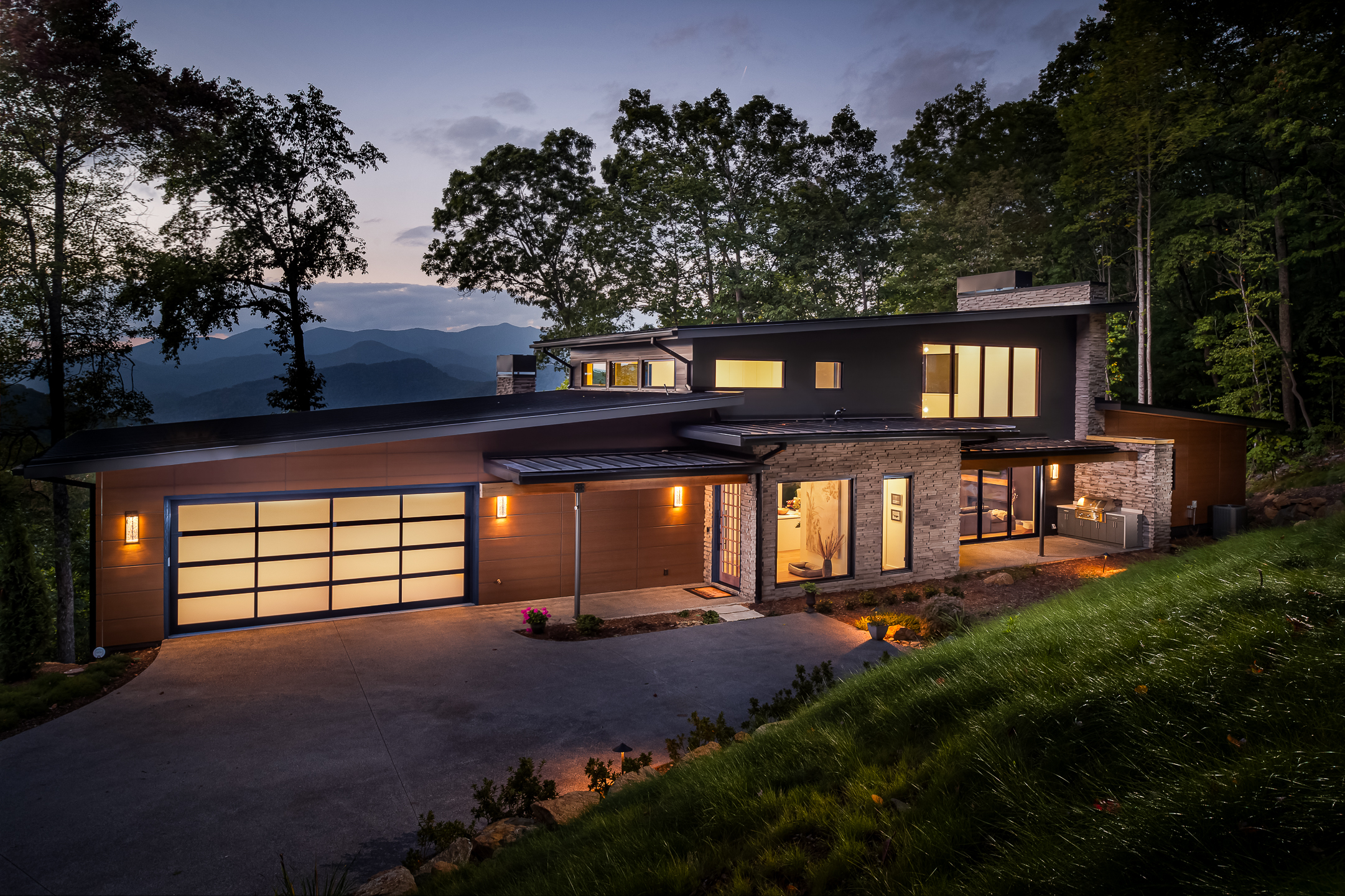 Architectural photography of a modern home in the mountains at dusk by a North Carolina photographer